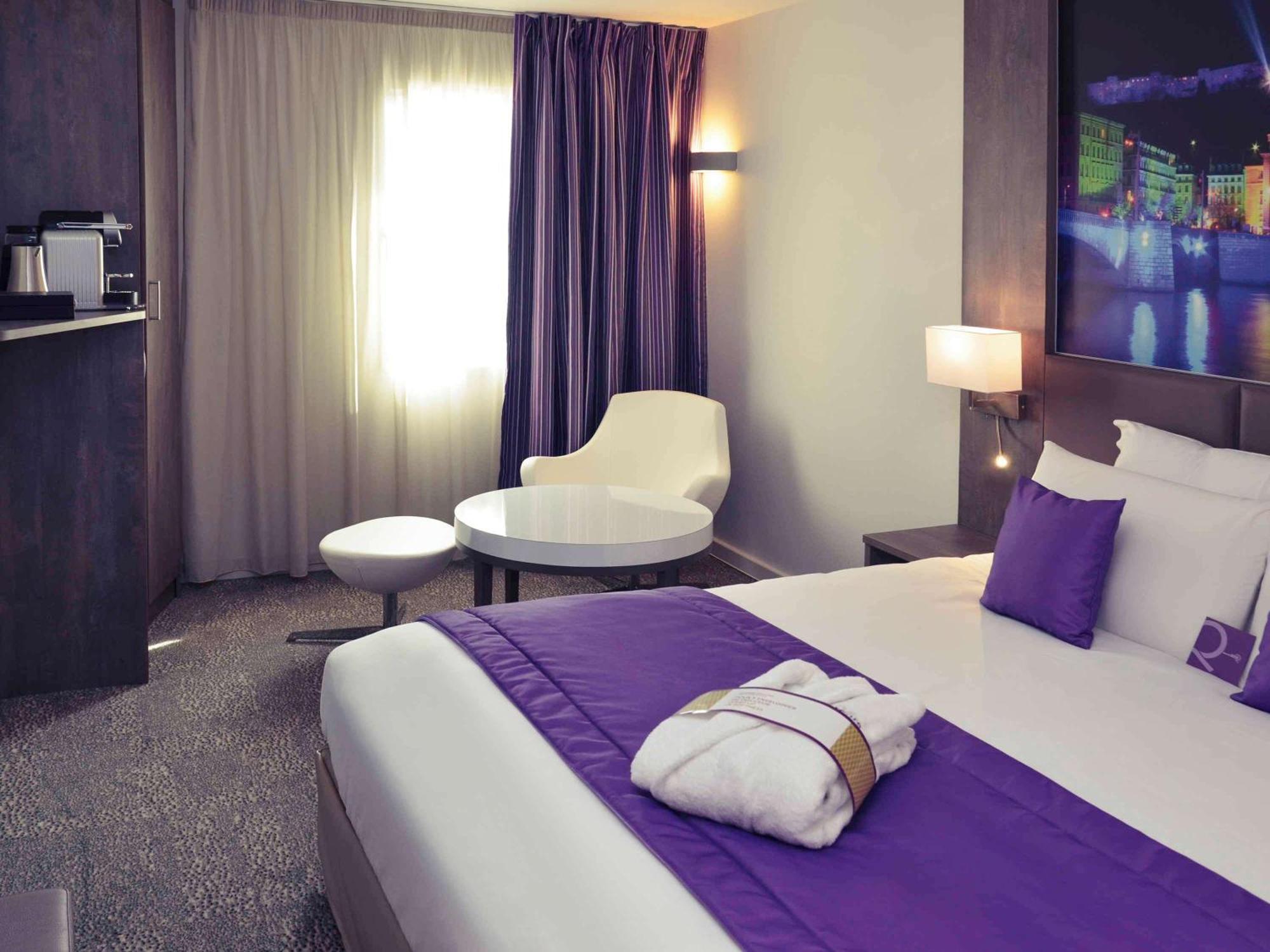 Mercure Lyon Est Chaponnay Exterior photo