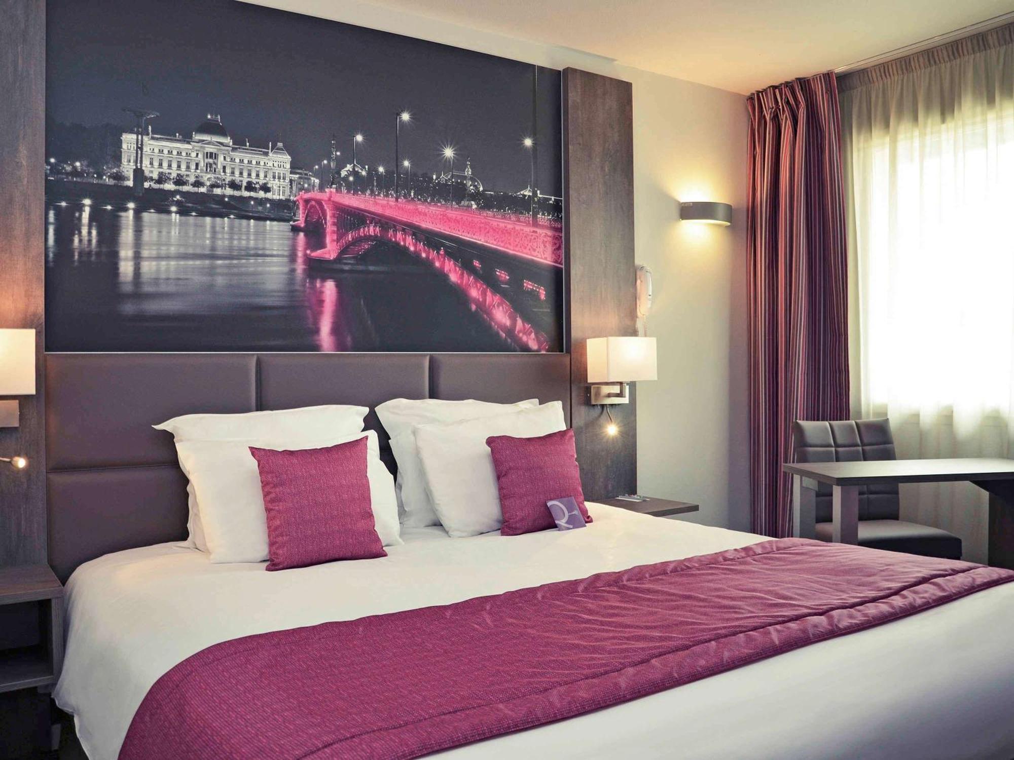 Mercure Lyon Est Chaponnay Exterior photo